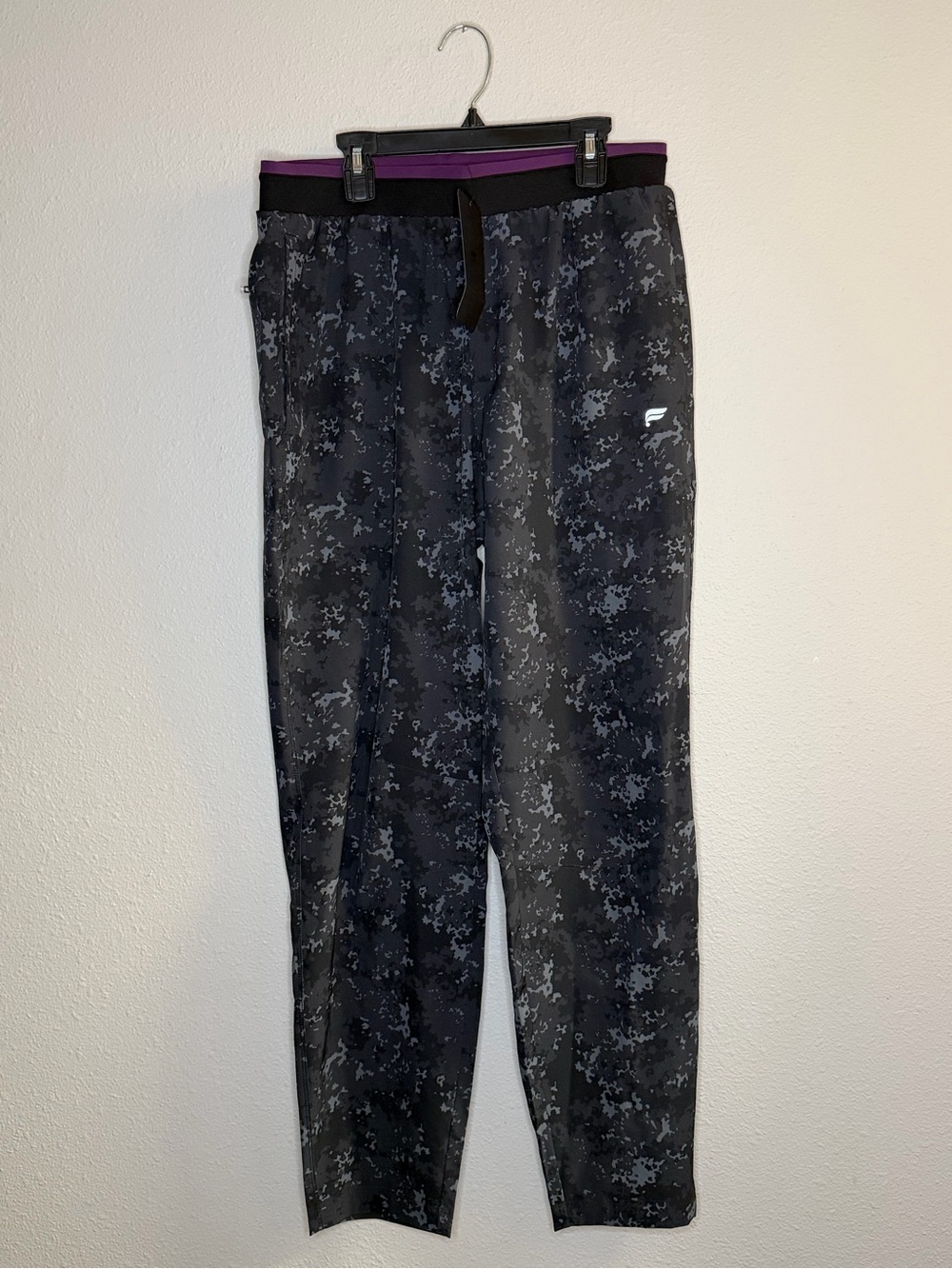 Fabletics Mens The Fundamental Pant Black Camo Joggers Medium NWT